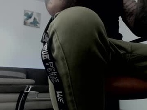 Screenshot from brand_kevin webcams