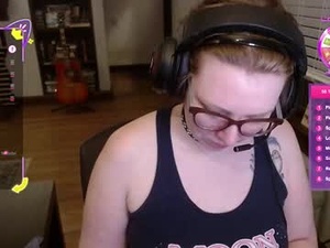 Screenshot from bubbleyum_pink webcams