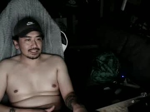 Screenshot from buzzzzzzz01 webcams