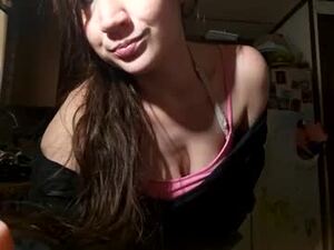 Screenshot from callmerapunzelbaby webcams