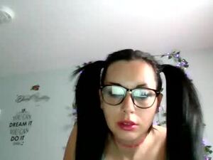 Screenshot from candikissez webcams