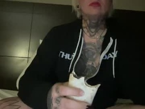 Screenshot from candy_says_xxx webcams