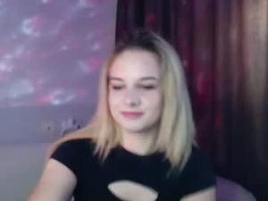 Screenshot from candy_whisper webcams