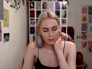 Screenshot from capricious00scorpio webcams