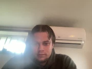 Screenshot from caramelj001 webcams