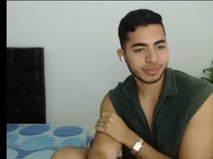 Screenshot from carlitospuma_ webcams