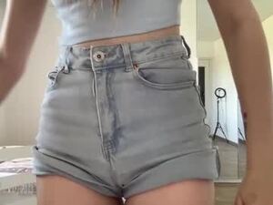 Screenshot from casey_lu webcams