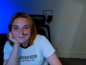 Screenshot from casey_meow_ webcams