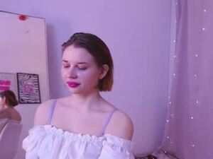 Screenshot from cassie__rouz webcams