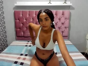 Screenshot from caylin_18_ webcams