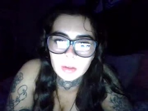 Screenshot from ceceluv27 webcams