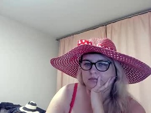 Screenshot from ceimistress webcams