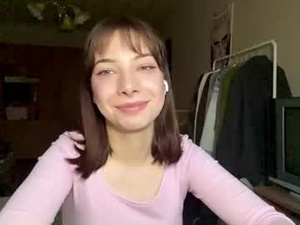 Screenshot from chanelleskora webcams