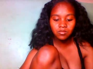 Screenshot from charlinah580827 webcams