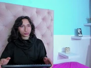 Screenshot from charlothe_7 webcams