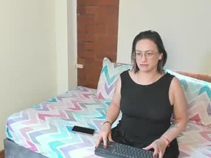 Screenshot from charlotmilf_ webcams