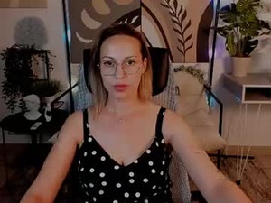 Screenshot from charlotte_hudson webcams
