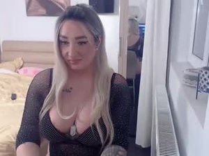 Screenshot from charlottedoll webcams