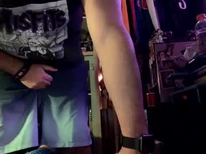 Screenshot from charzilla1134 webcams