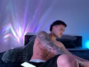 Screenshot from chasereynolds44 webcams
