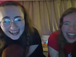 Screenshot from cheekynightowl webcams