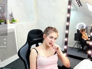 Screenshot from cherry_pr1ce webcams