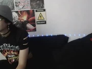 Screenshot from cherry_wavezz webcams