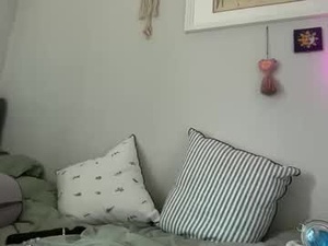 Screenshot from cherrypied12 webcams