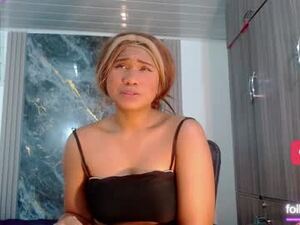 Screenshot from chloe_mistel webcams