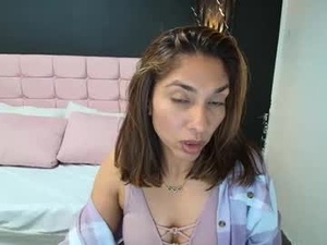 Screenshot from chloeshine_ webcams