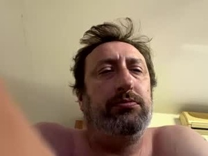 Screenshot from chowlabraiz38 webcams