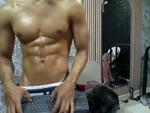 Screenshot from chriss_r07 webcams