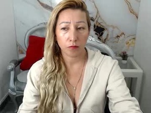 Screenshot from chrysta_12 webcams