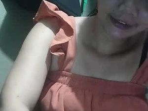 Screenshot from chuzy032094 webcams