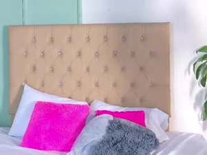 Screenshot from cloe__mills webcams