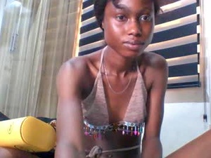 Screenshot from coco_petitqueen webcams
