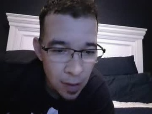Screenshot from cora_n_zane webcams