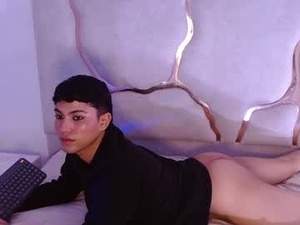 Screenshot from cori_tay webcams