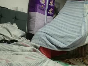 Screenshot from crazy_wendy webcams