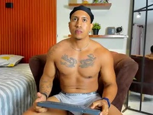 Screenshot from crazylatino9610 webcams