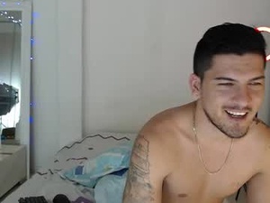 Screenshot from crazyybull webcams