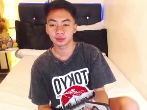 Screenshot from creamycummatthew webcams