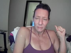 Screenshot from cristalmills069 webcams