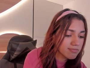 Screenshot from cristin_collins webcams