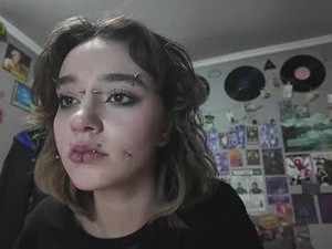 Screenshot from cruella_mira webcams