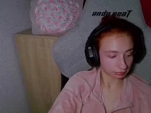 Screenshot from crystallkris webcams