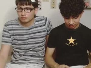 Screenshot from cuddly_and_jinx webcams