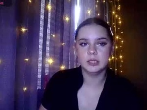 Screenshot from dakota_charm_ webcams