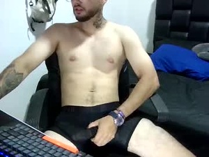 Screenshot from daniel_uchiha webcams