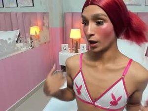 Screenshot from dara_petite_ webcams
